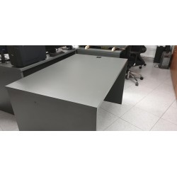 Mesa de oficina gris oscuro
